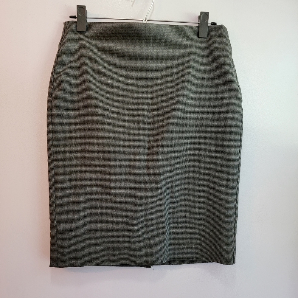 Lord and Taylor Pencil Skirt Fully Lined Size 4P